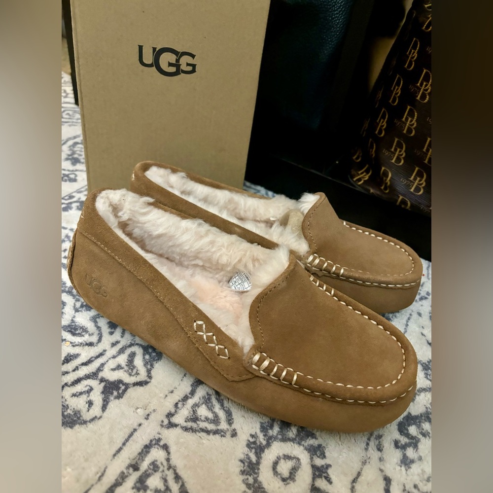 NIB Ugg Ansley Moccasin Slippers sz 7